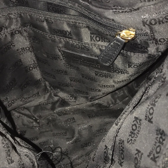 ❗️❗️*SOLD** ❗️❗️Authentic Micheal Kors purse - Picture 3 of 3